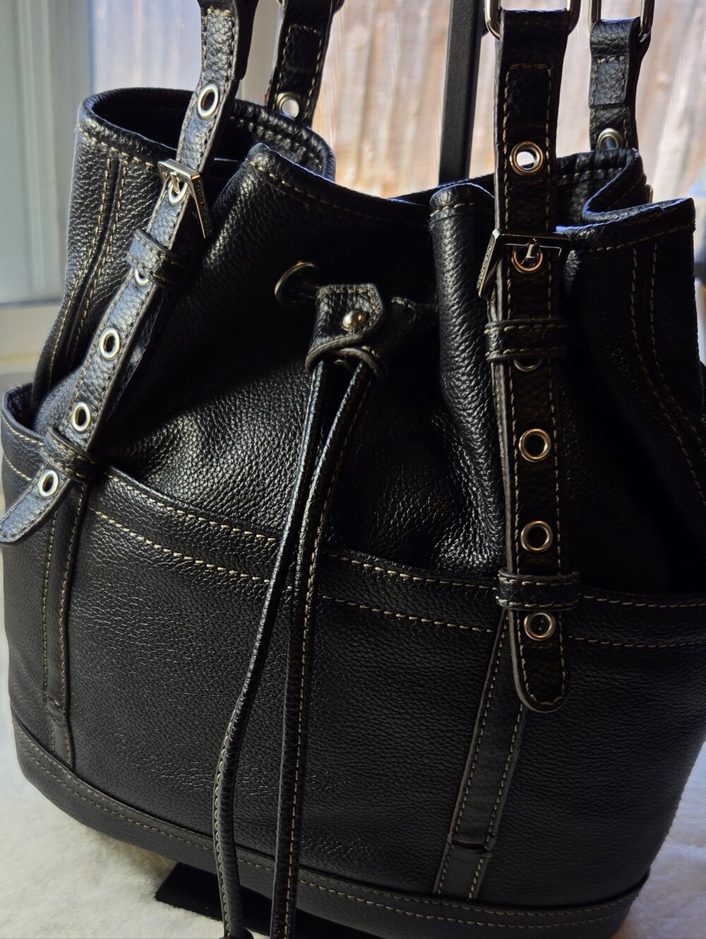 TIGNANELLO Black Pebble Leather Small Drawstring Bucket Bag EUC